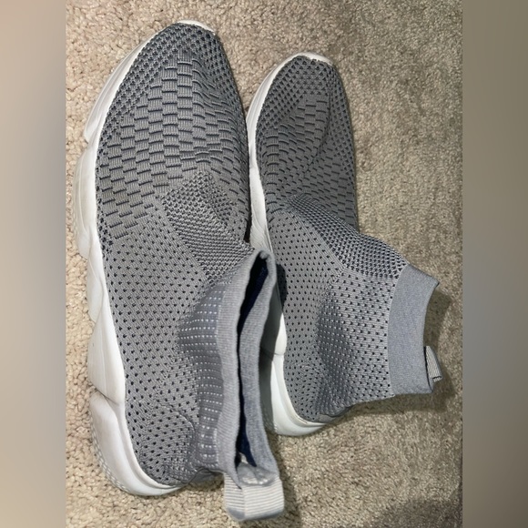 Sneakers - Picture 3 of 5